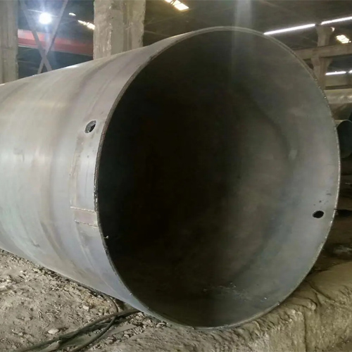 选择怒江钢护筒的材质时，主要考虑哪些因素